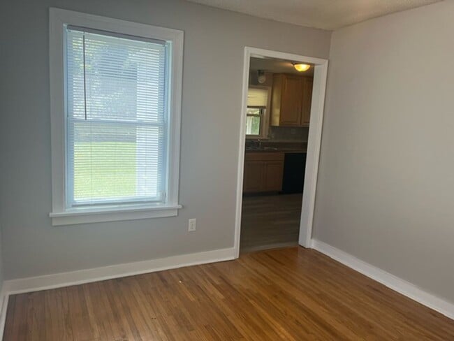 Building Photo - Charming 2 Bedroom Bungalow