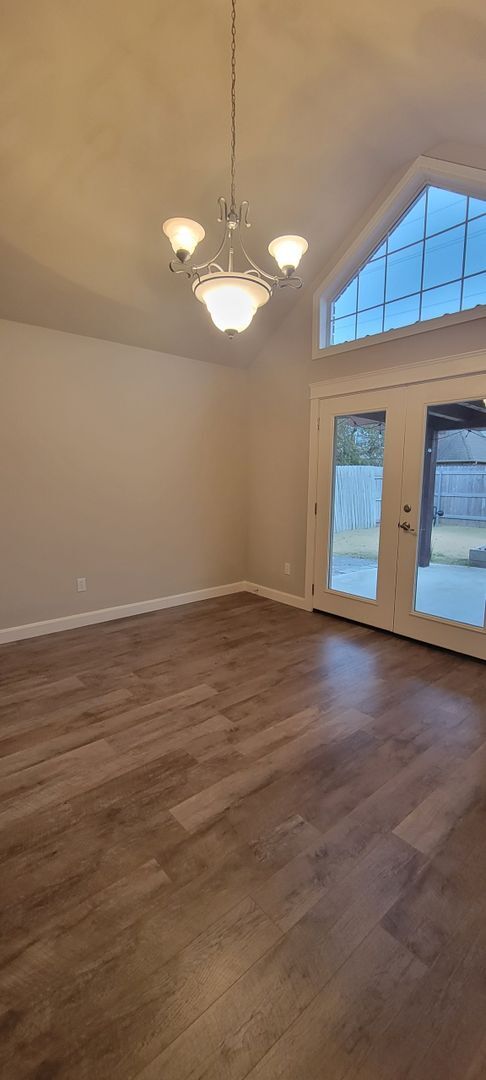 Building Photo - 1 Level Union School 3/2/2 w/ office and bonus room.