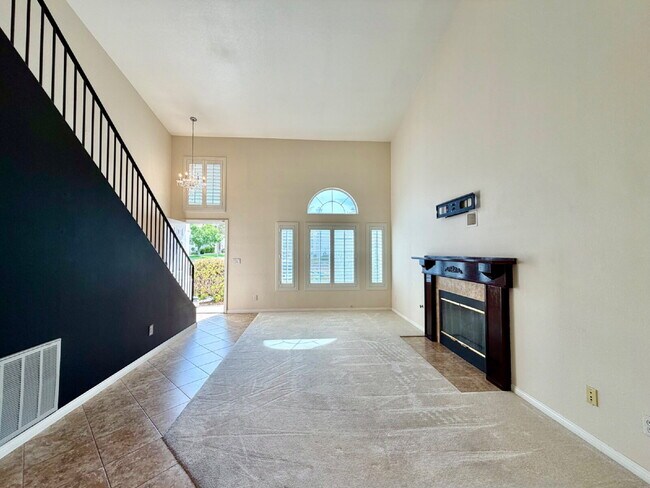 Building Photo - UPGRADED 2 BEDROOM TOWNHOME | SOLAR + PRIVATE YARD | SILVERADO RANCH / HENDERSON