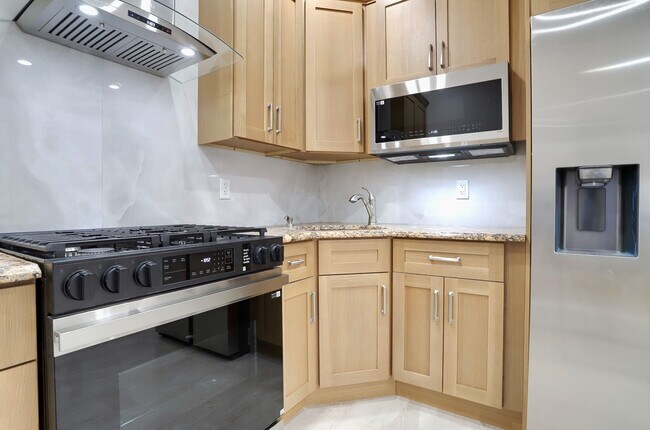 Building Photo - 915 Central Ave