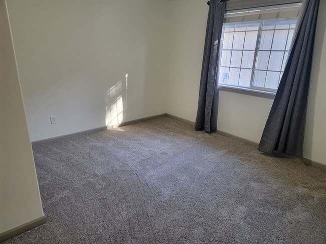 Building Photo - COMING SOON !!! 3 Bed 2 Bath 1500 Sq/Ft home just 10 minutes west of Spokane