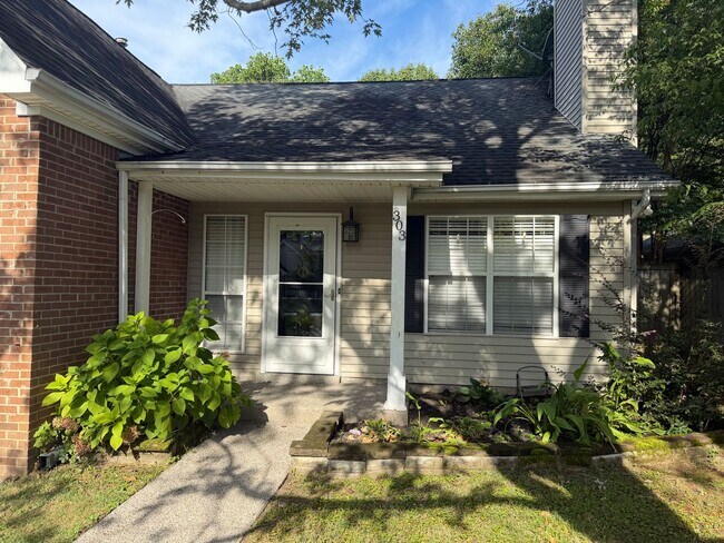 Building Photo - 303 Norvich Ct