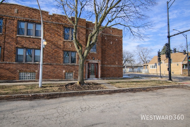 Building Photo - 6704 S Wood St