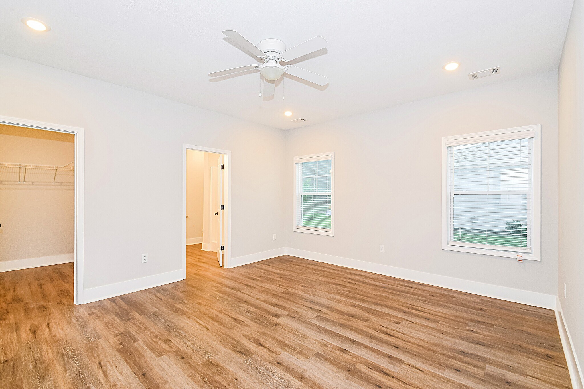 Building Photo - 1047 Autumns Wood Cir E