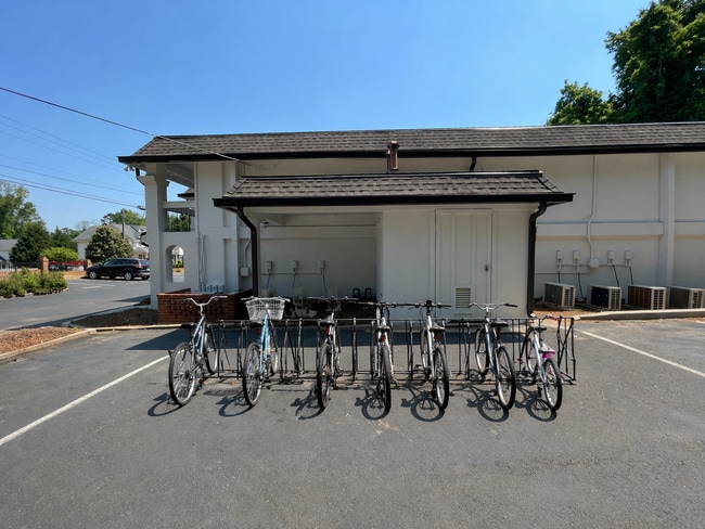 Building Photo - STUDIO APARTMENT LEASING AUGUST 9TH 2026! 1/2 DEPOSIT SPECIAL