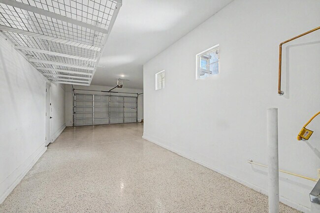 Building Photo - 13103 N 174th Dr