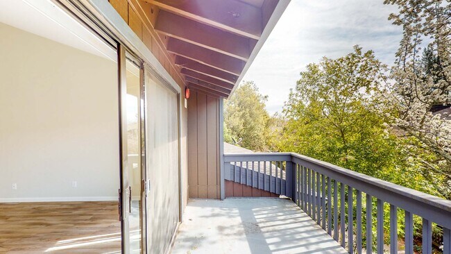 Building Photo - PURE Property Management Presents: Beautiful 3 Bedroom/2 Bath in Santa Rosa!