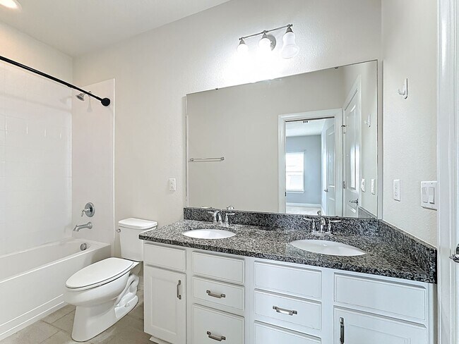 Building Photo - Executive Home with 5 bedrooms / four 1/2 ...