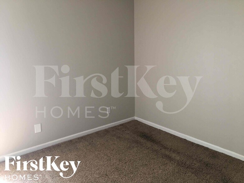 Building Photo - 5944 Bishop Dale Dr