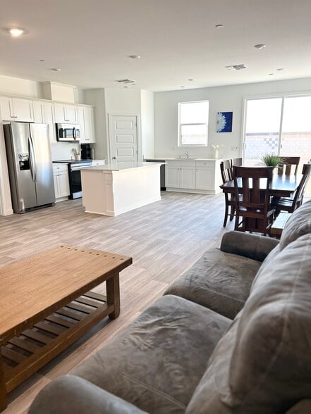 Shared Living/kitchen - 8716 Hamblen Ct