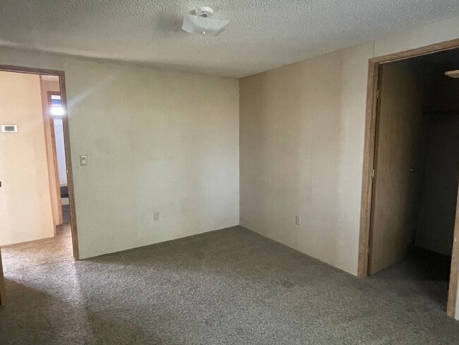 Building Photo - 39141 Reeves Ln