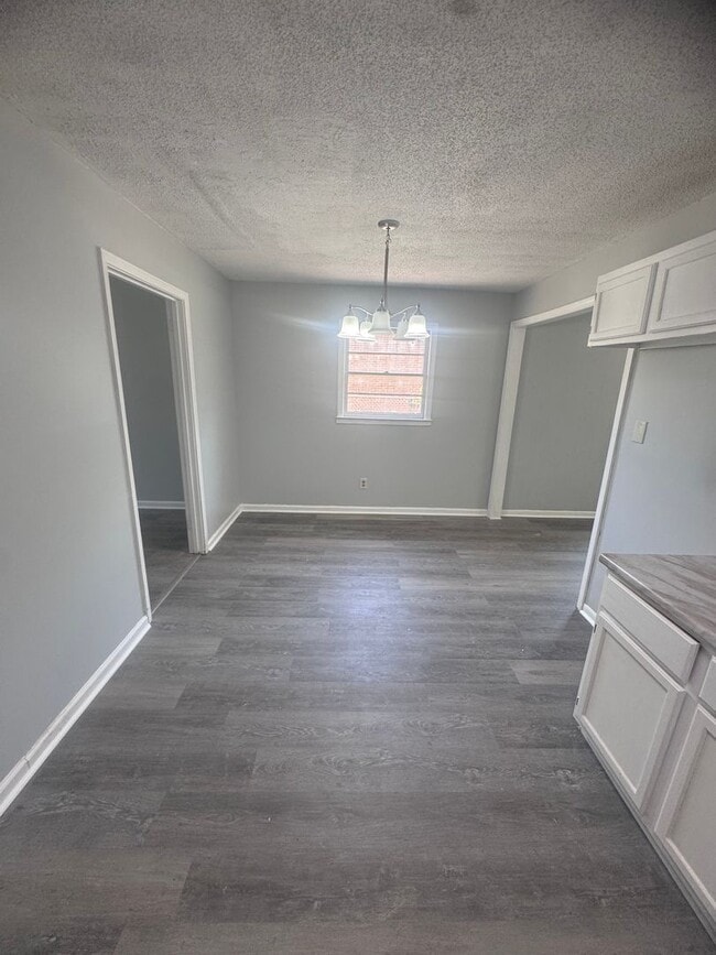 Building Photo - Newly Renovated Southlawn Home