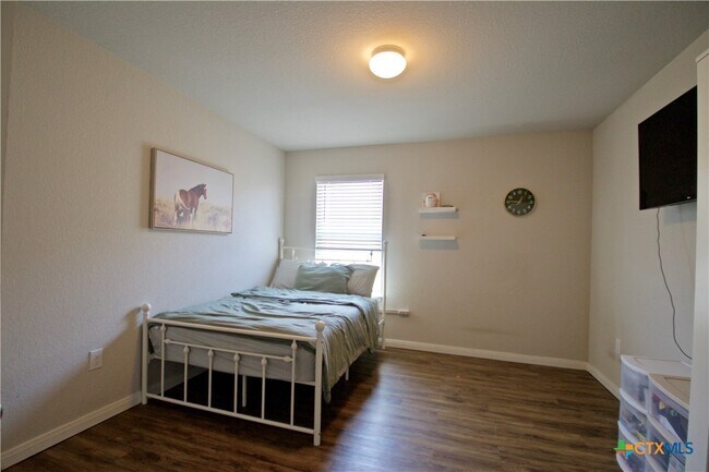 Building Photo - 105 Harlan Dr