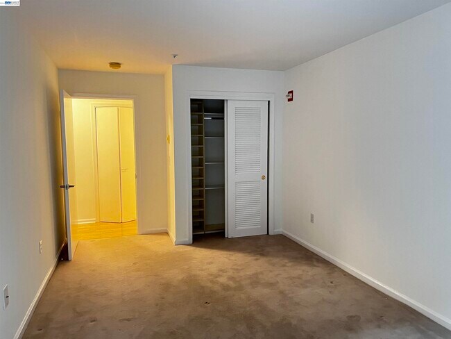 Building Photo - 650 Chestnut St