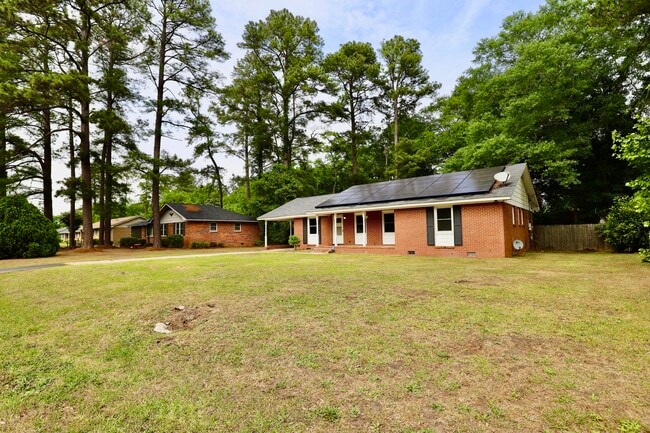 Building Photo - 807 N Guignard Dr