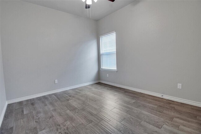 Building Photo - 629 County Rd 306