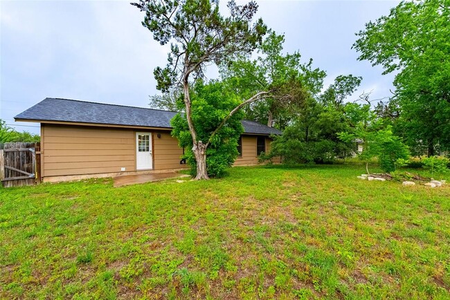 Building Photo - 2105 N Cannes Dr