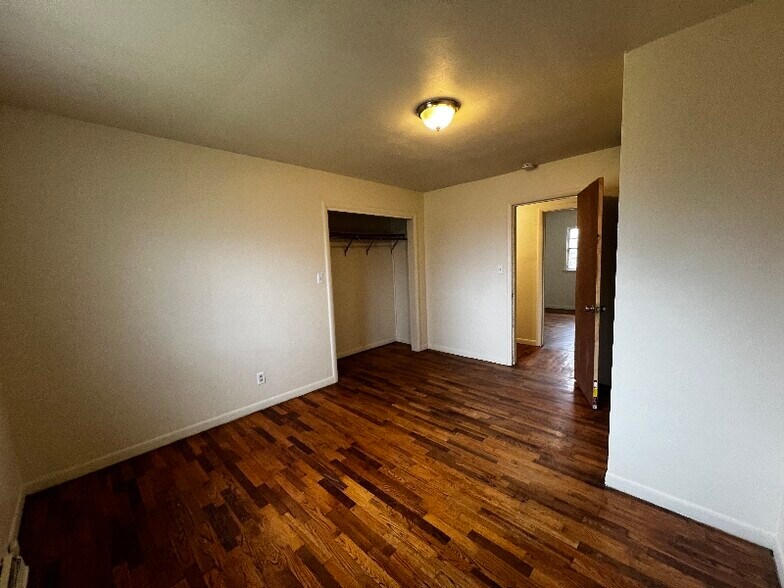 Building Photo - 2617 Vista Lake Dr