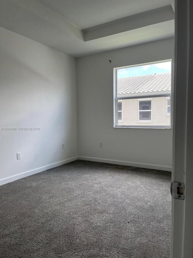 Building Photo - 2634 SE 12th St