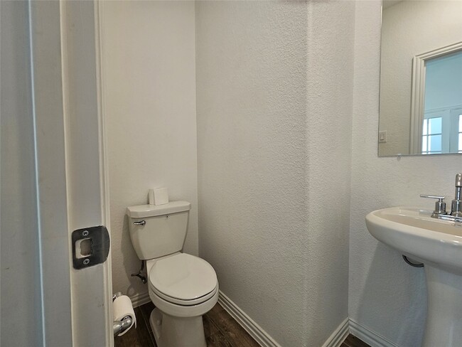 Building Photo - 14620 Little Water Dr