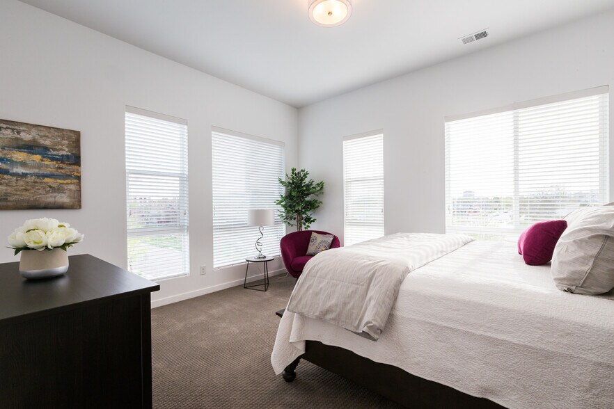 Building Photo - 3081 W 16th Ave