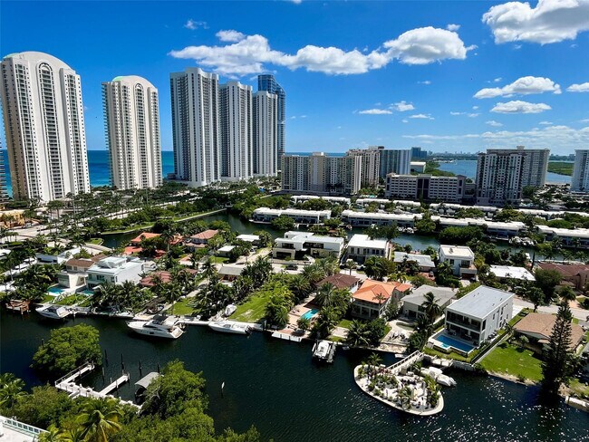 Building Photo - 16500 Collins Ave