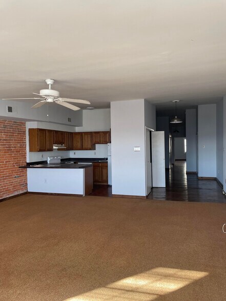 Building Photo - 4 S Front St