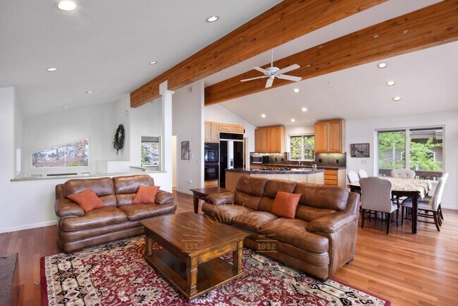 Building Photo - 101 Red Cedar Dr