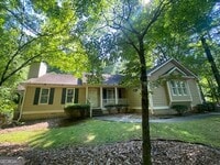 Building Photo - 400 Cedar Ln