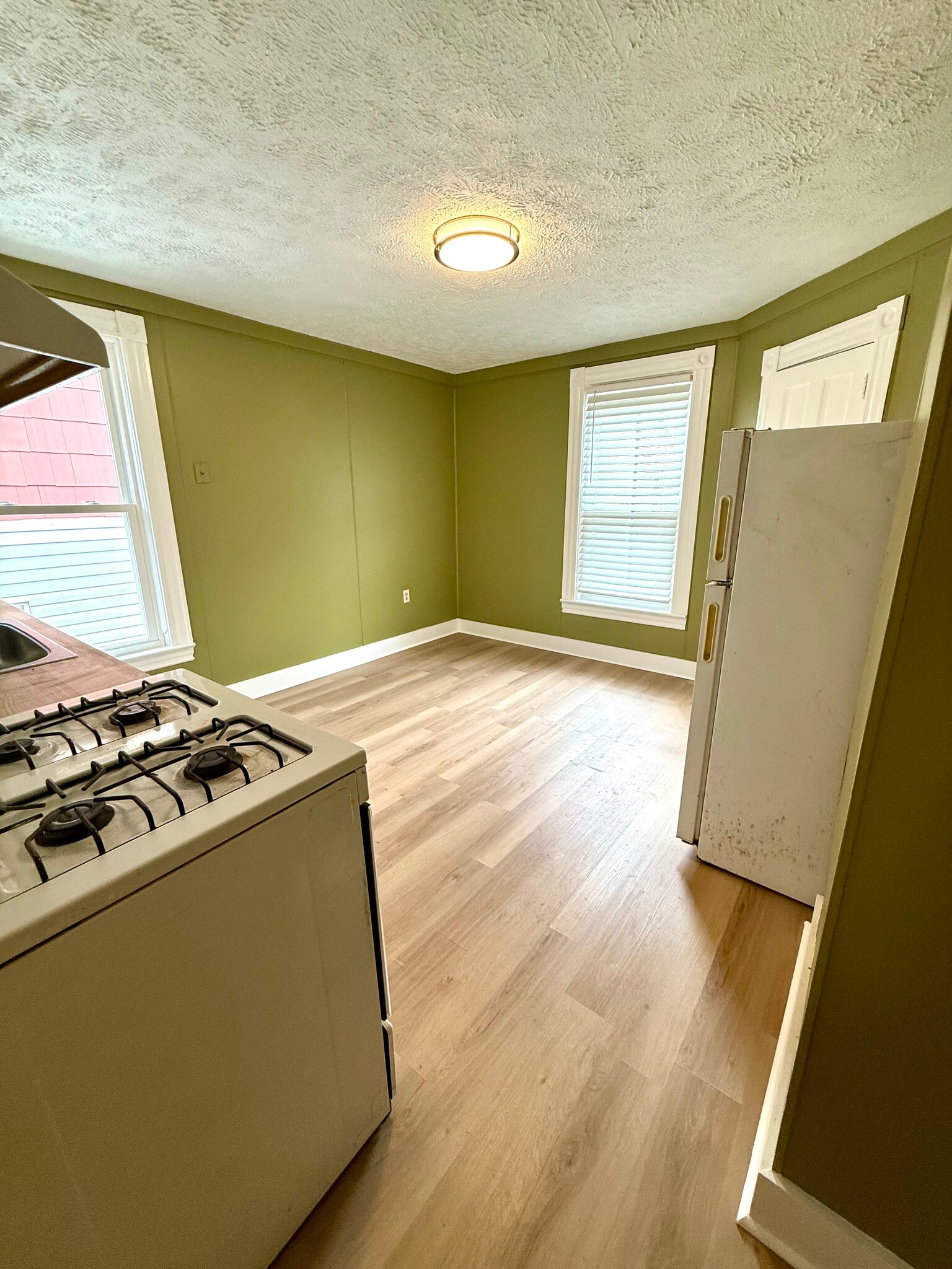 Eat in kitchen - 1054 Vance Ave