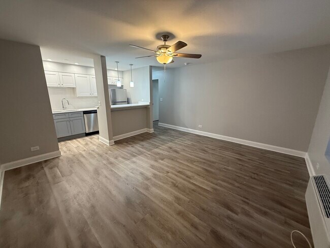 Building Photo - 744 W Gordon Terrace