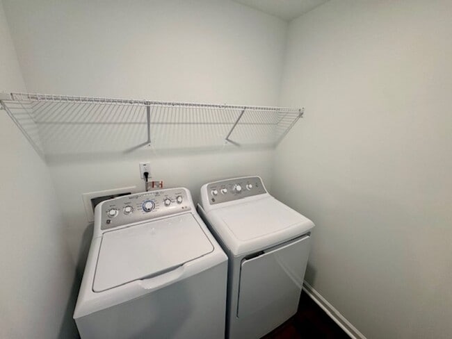 Building Photo - Brand New Townhome!