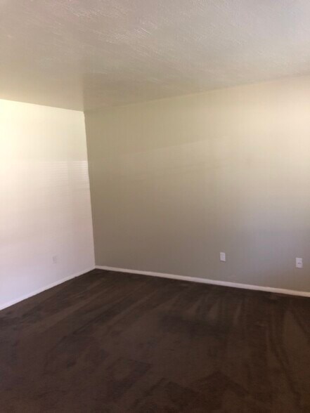 Building Photo - 1039 E 8600 S