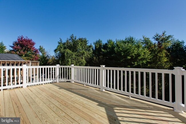 Building Photo - 7805 Edmunds Way