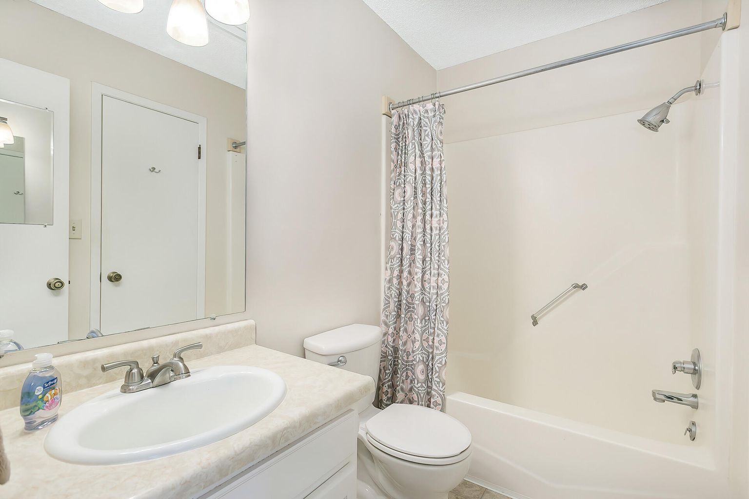 Bathroom Shower/Tub Combo - 32 Coventry Ln