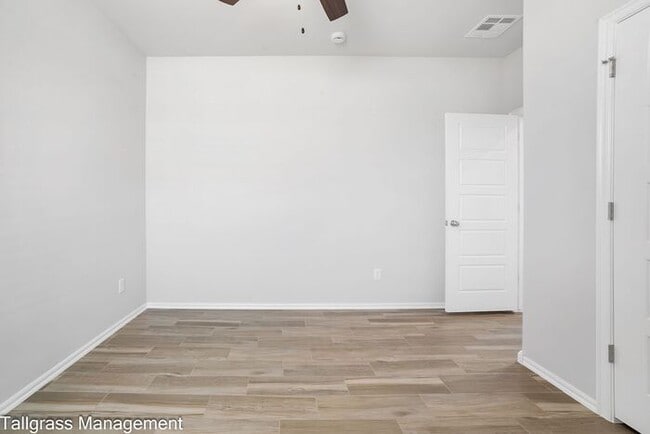 Building Photo - A Blend of Modern Luxury and Comfort