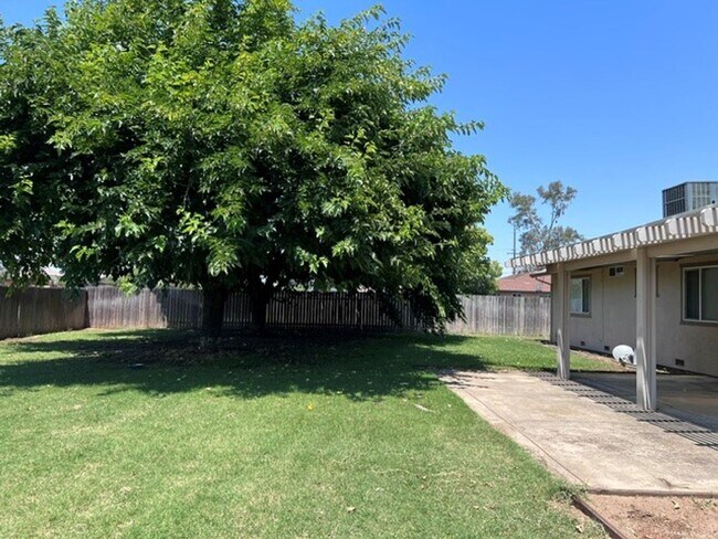 Building Photo - Freshly painted 4 bedroom home on over 2 acres of land.