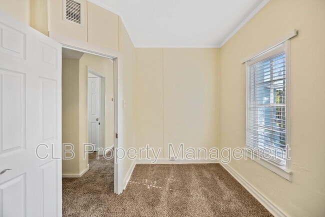 Building Photo - 147 5th St