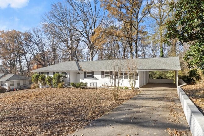 Building Photo - 2352 Elmwood Cir SE