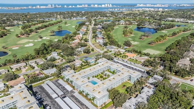 Building Photo - 1706 Belleair Forest Dr