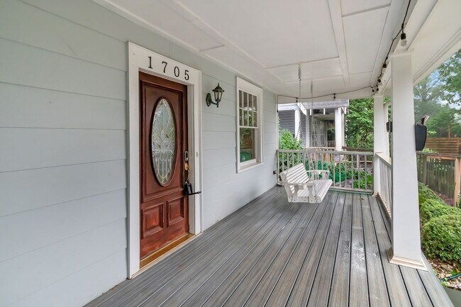 Building Photo - Spacious charmer in the heart of Dilworth ...