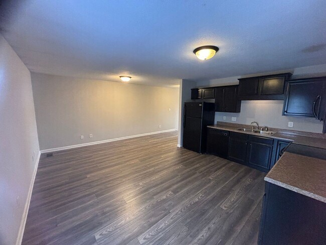 Building Photo - Townhome for rent near post!