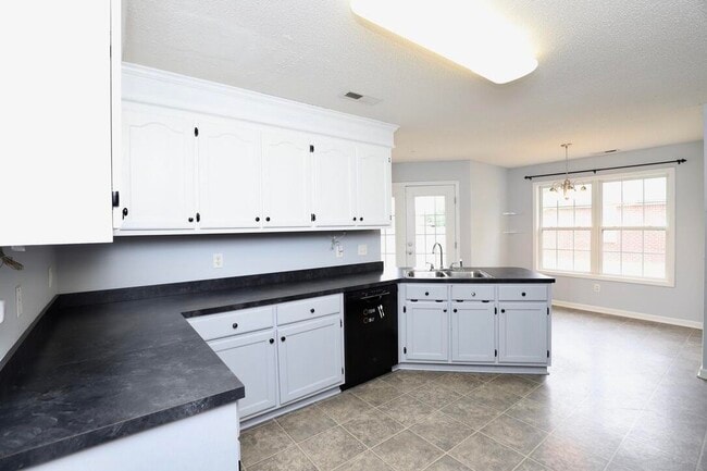 Building Photo - 60 Vinca Ct