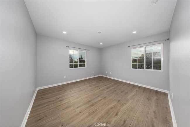 Building Photo - 642 N 6th Ave