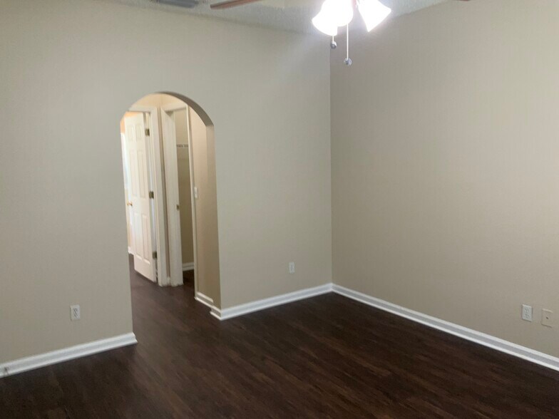 Building Photo - 2711 Salina Ct