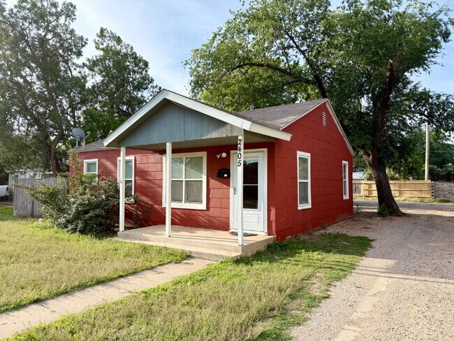Building Photo - Cute 2/1 Minutes from Tech!