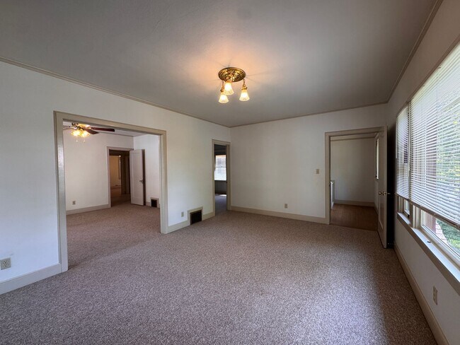 Building Photo - 1029 33rd St