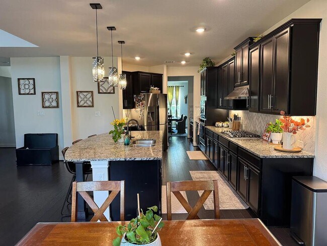 Building Photo - 735 Expedition Way