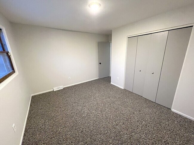 Building Photo - 2068 Andrew St SE