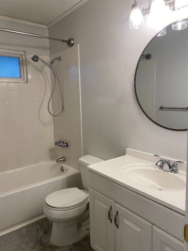 Building Photo - 6802 N Flora Ave